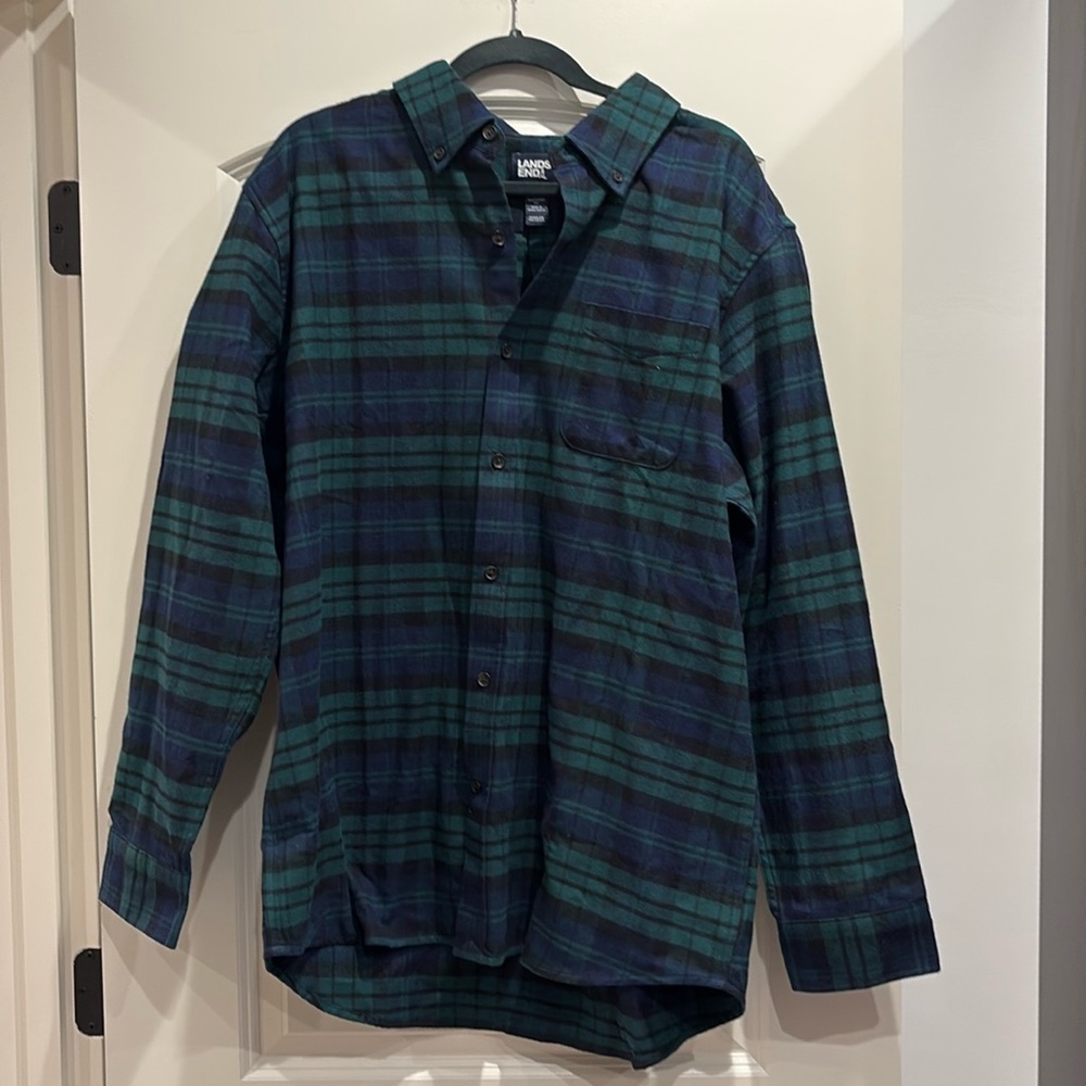 Lands’ End black watch plaid flannel shorter, size XL.